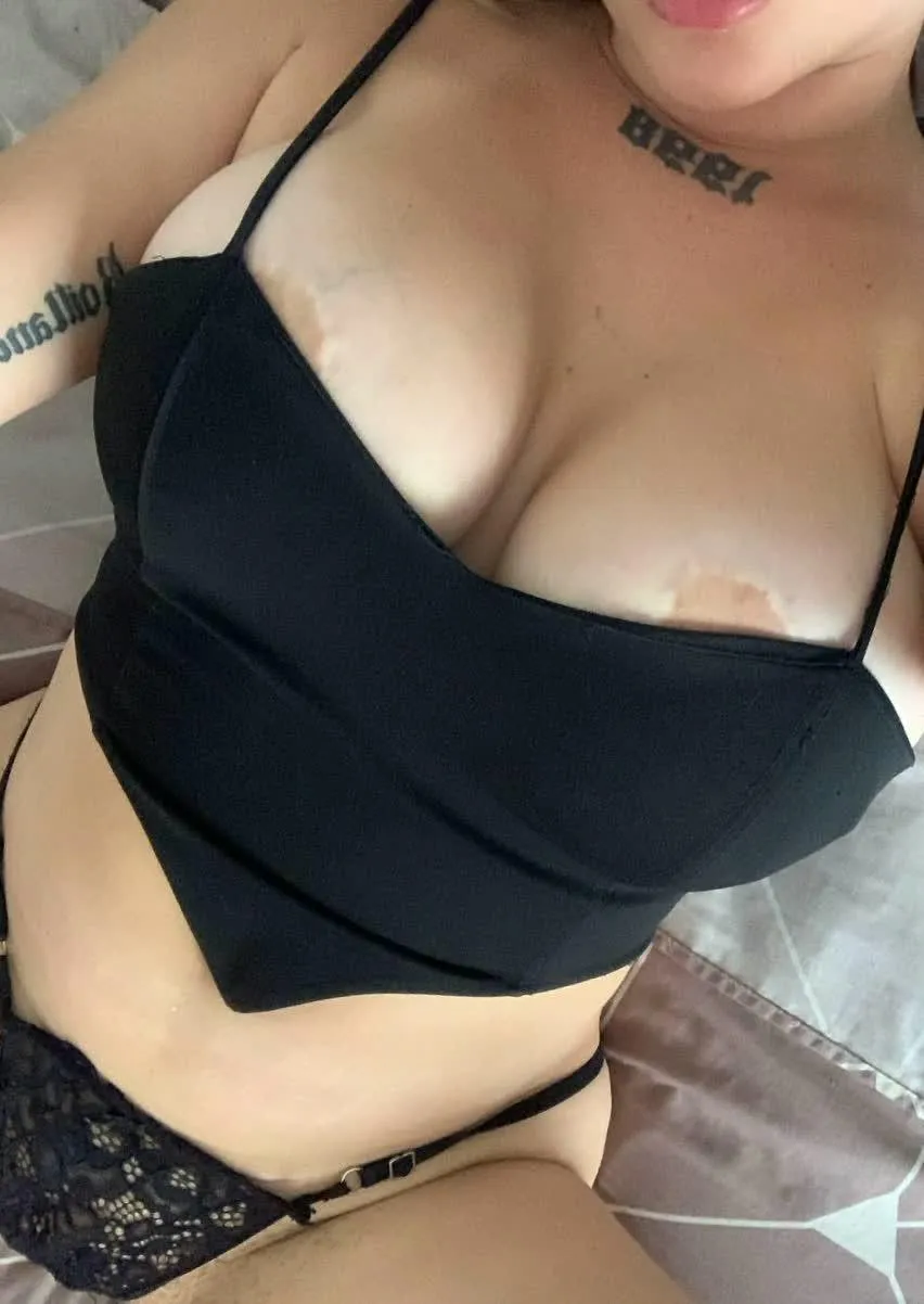 [showing off] my milf assets are looking extra fine, want more?