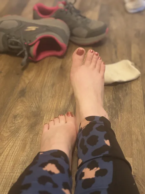 A good stretch is just what these feet need ❤️