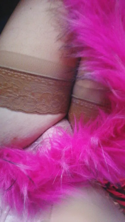 Aujourd'hui je dois vous partagez un de mes devoirs de l'université des sissy , l'un est de devoir gardé ma cage de chasteté durant 12h il me reste 8h a tenir.Ensuite j'ai eu une punition sévère a faire je dois rester empaler debout sur mon gode