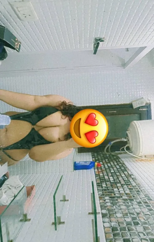 Only real men know how to handle a body like mine… (hotwife)