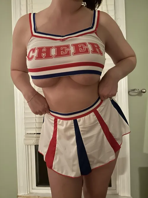 Side or underboob drives the hubby crazy! (oc)