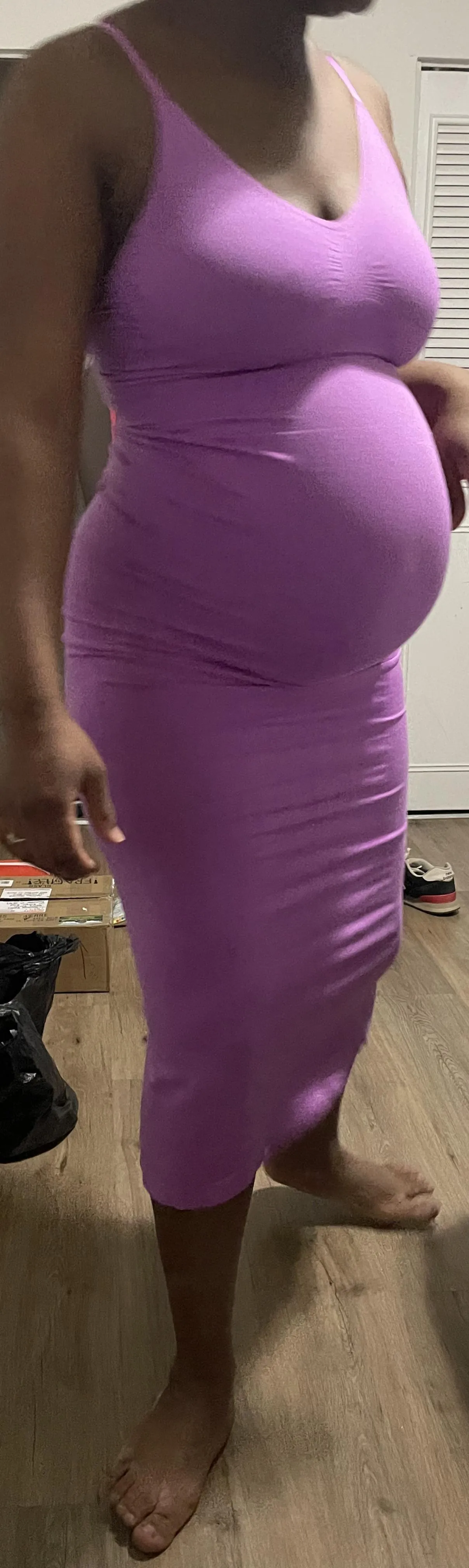 28 [mf4m] Enfield area looking for a big dick guy into pregnant women. No cigarette smokers please. No uncut guys.