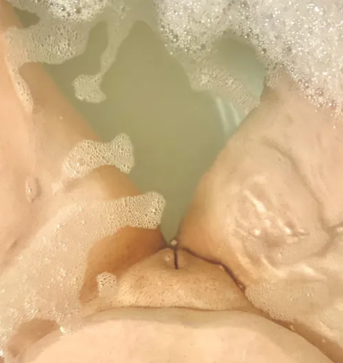 Phat Pussy bath time