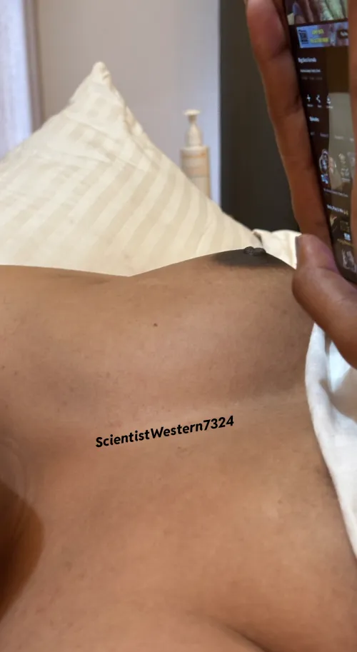 Who wanna roll there tongue👅 on my tits(story) 🥵