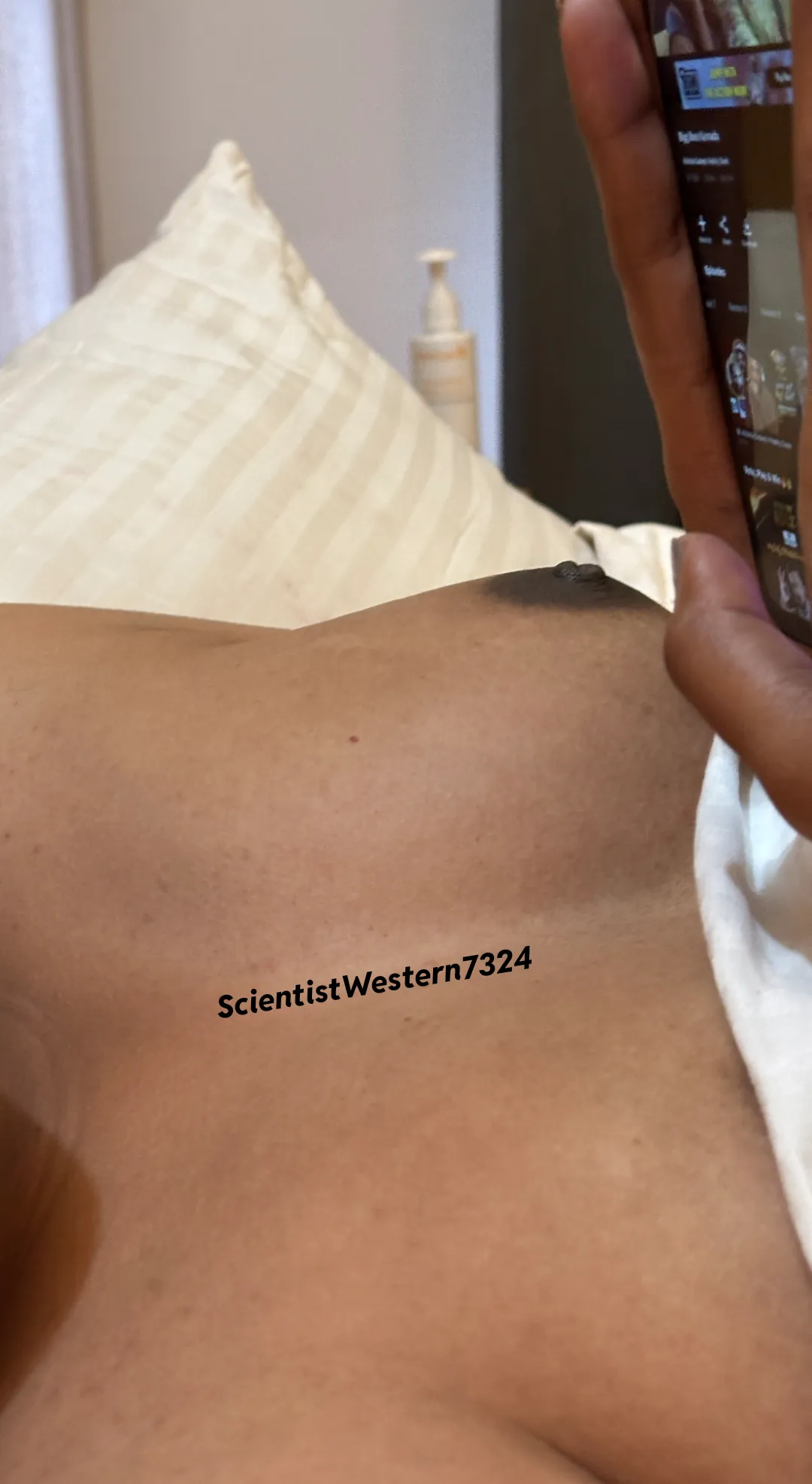 Who wanna roll there tongue👅 on my tits(story) 🥵