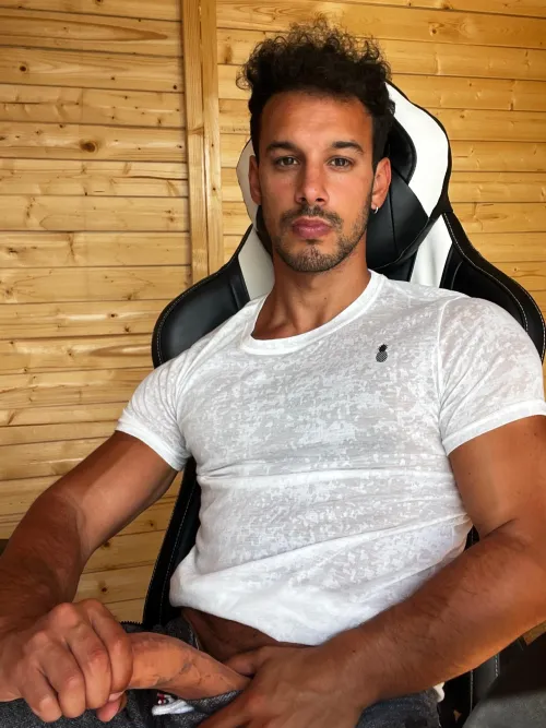 say 'hi' i'll send you nudes ;)