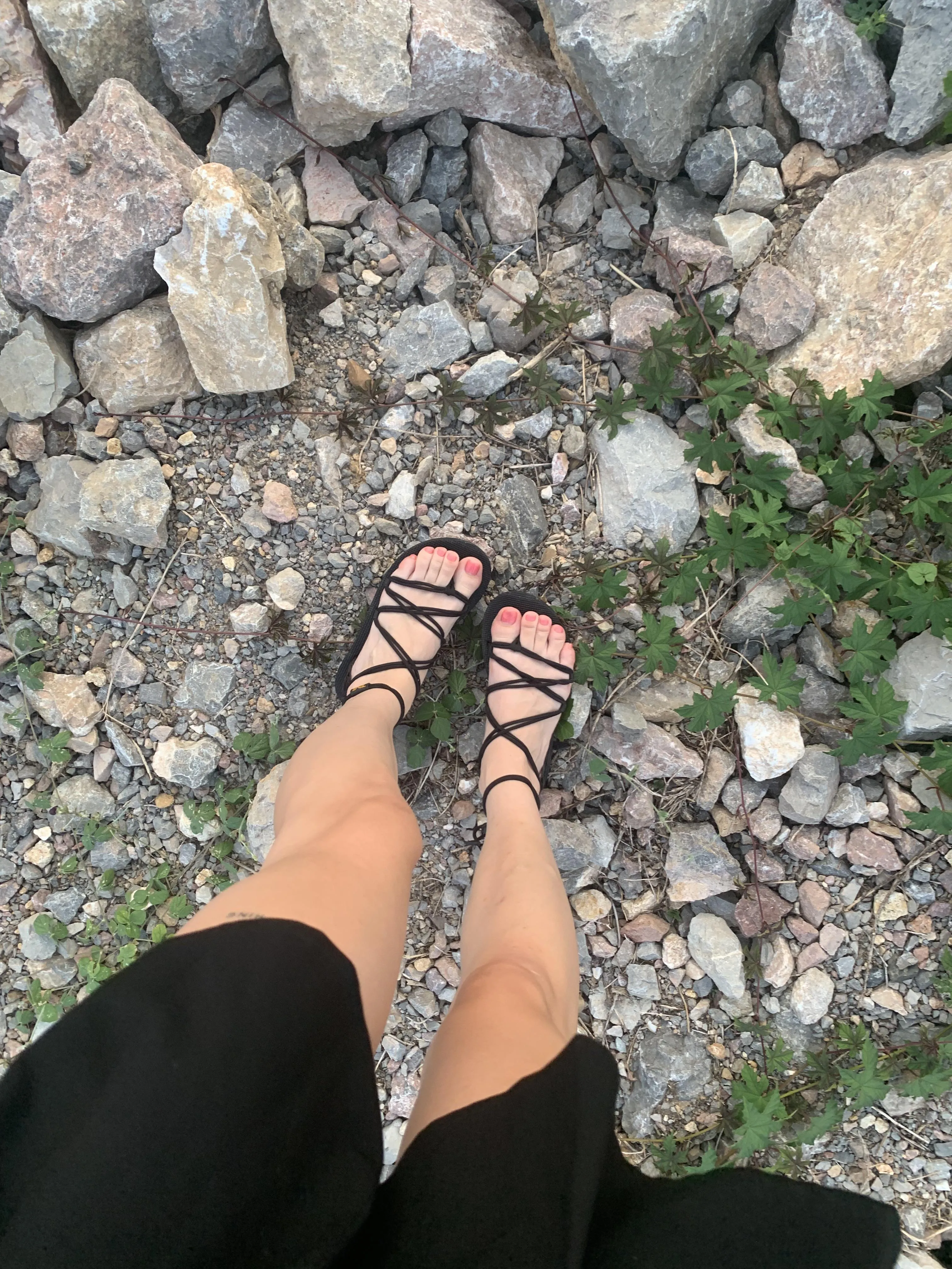 I think this road is definitely not for sandals, would you carry me?