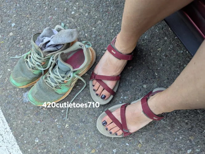 The feeling of my cutting on sandals after a long, dirty hike ✨🥰