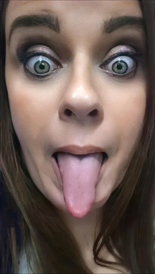 42 F, everyone says they love my eyes, so here they are 😂