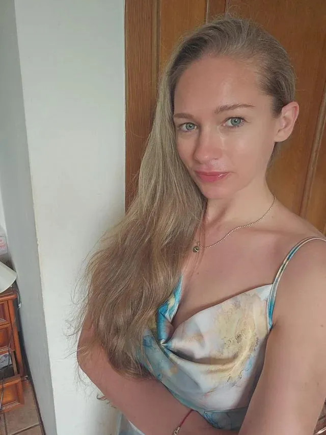 Cum play with me. Free OF Link is in the comments