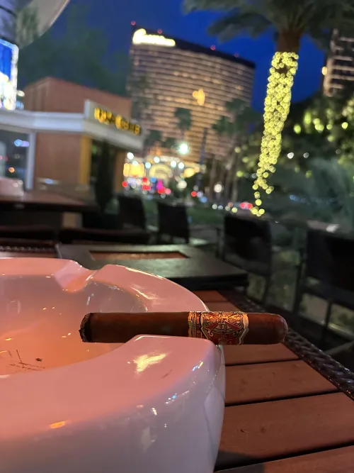 Davidoff Bar has Opus