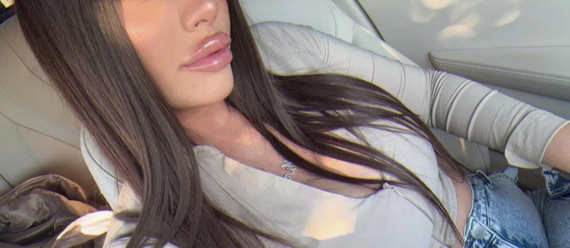 Feeling Very Cute with This Sleeve... Should I Roll It Up?