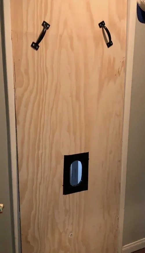 Miami, FL. GLORYHOLE (Free, Safe & Discreet) 4 HUNG men IN or NEAR WEST MIAMI. DM me