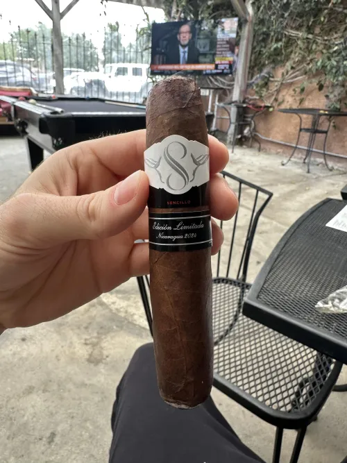 Sencillo Black. Insane mid range stick, has to be in my current top 5