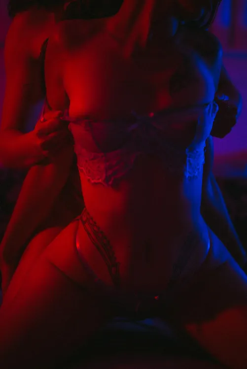 wanna watch her take it off 😈