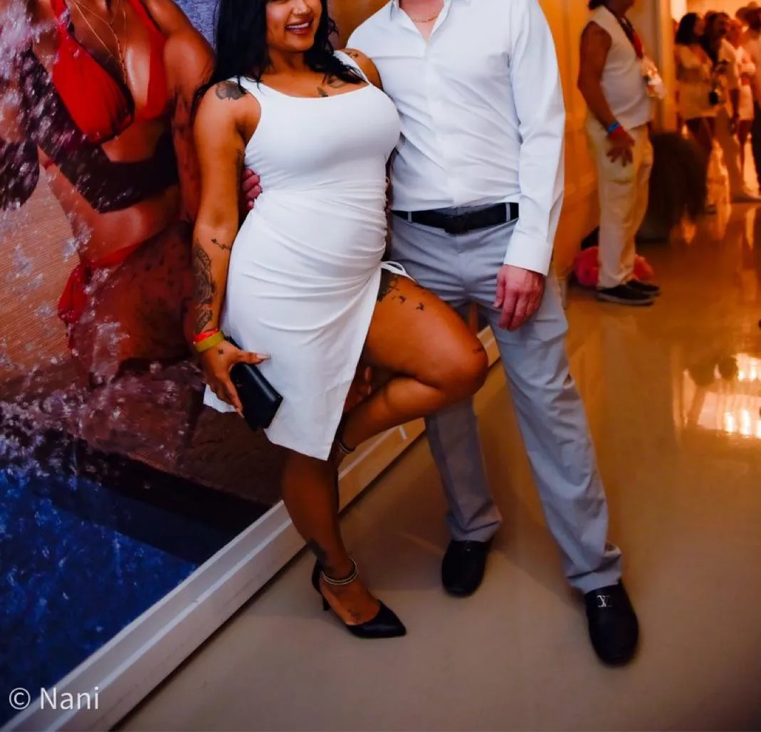 Headed to secrets this weekend looking for some ese y couples and select guys