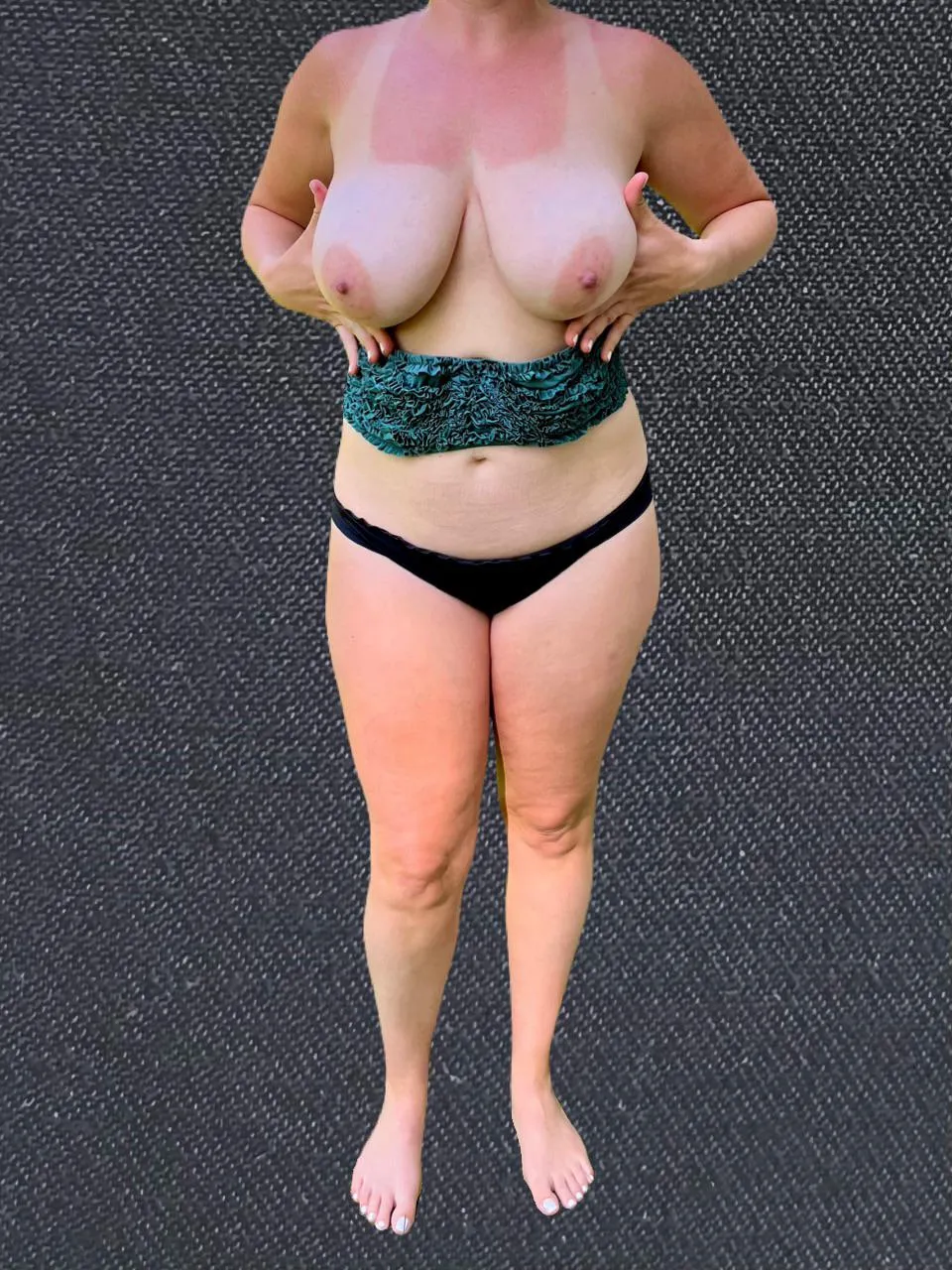 I’ve been told I’m fun at pool parties 🥳👙☺️