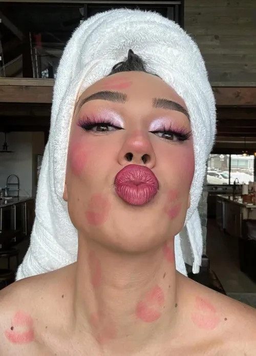 God how I wanna kiss him!