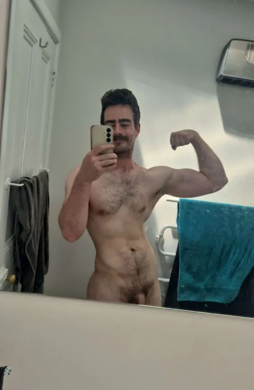 Heard we like hairy men here😜