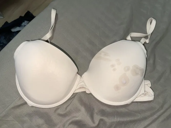 I cum on my cousin’s bra and hope she doesn’t notice it