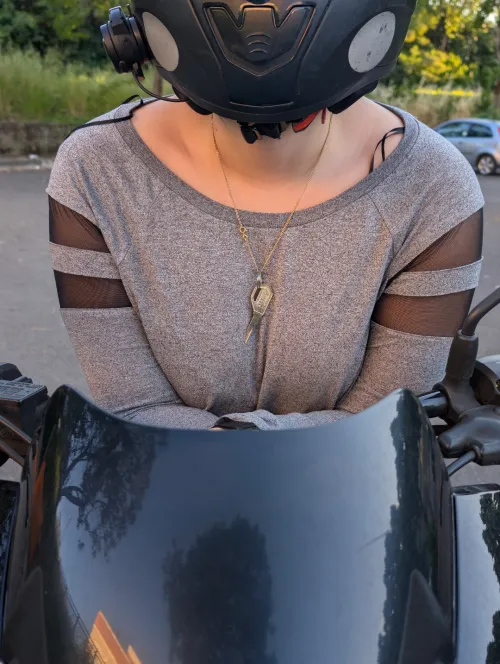 I love feeling my key jingle everytime I ride my new bike (btw when we ride together he can also hear it through the mic)😈❤️