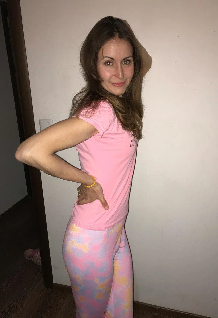 A good wife is waiting at home. F31