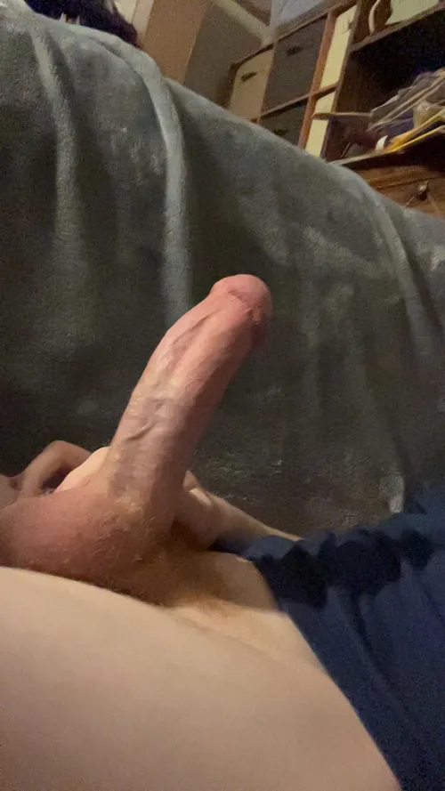 anyone wanna see me jerk and cum