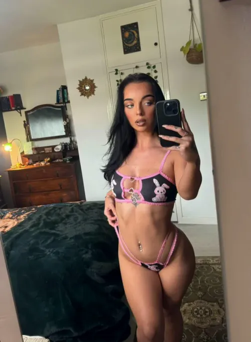 Hope you like this petite 19yo body