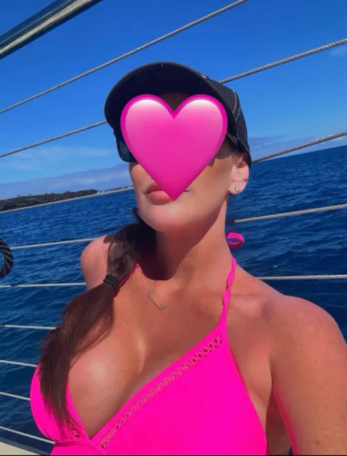 Hot pink. Cold champagne.  One seat left—if you know how to match the energy 🫦