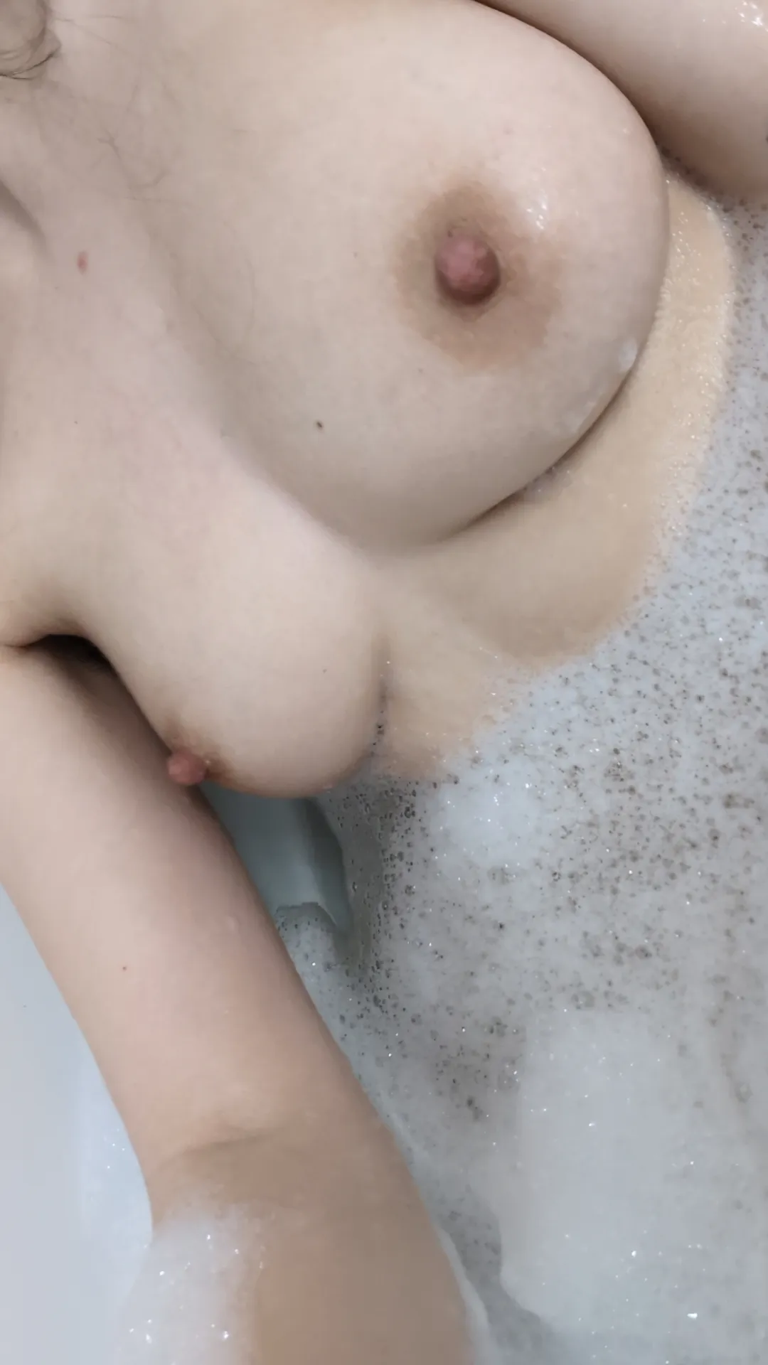 hot water, hard nipples, happy girl ❤️