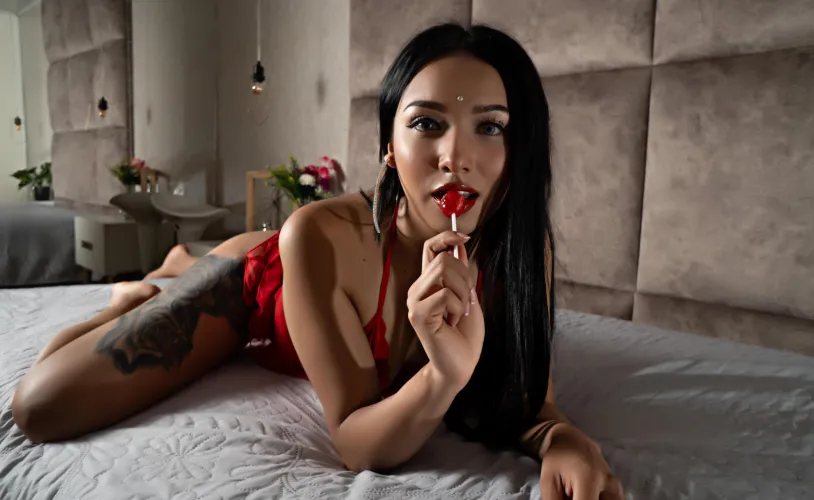 I am a cheerful and simple woman who enjoys every moment in her own way,