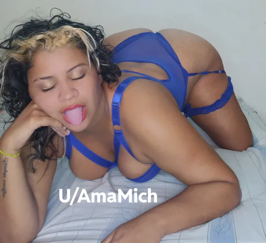 I'm so horny and touching myself. Come watch me squirt! freepageincommmentss