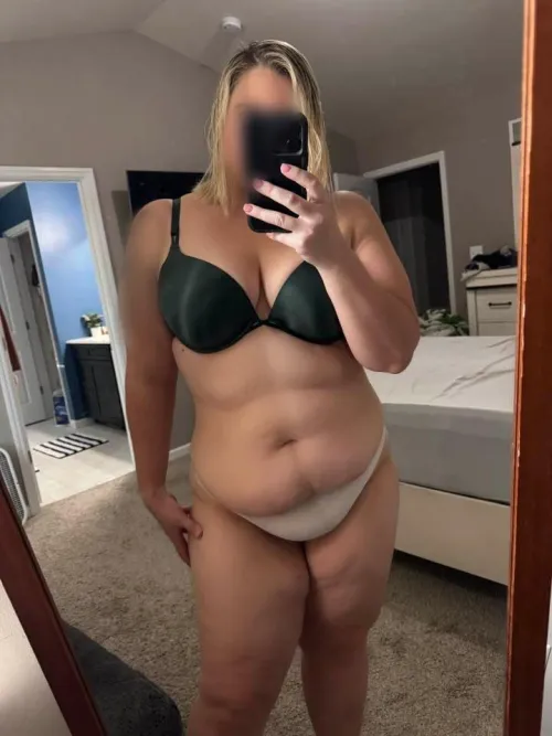 Finally growing confident with my mommy tummy