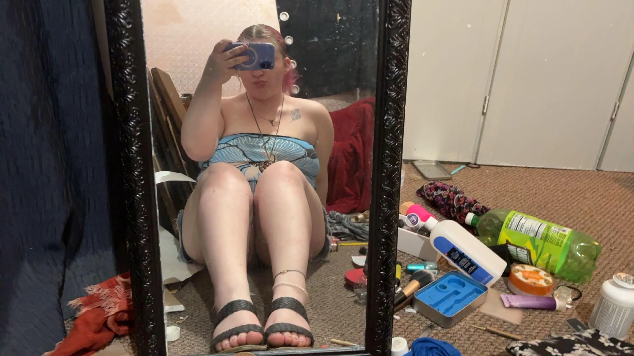 Focus on my sandals 👣💋 [oc]