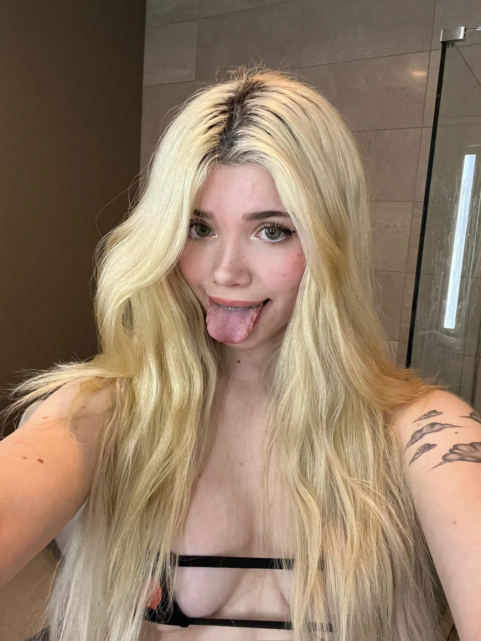 do u really find this sexy or its just a turn off? ;>