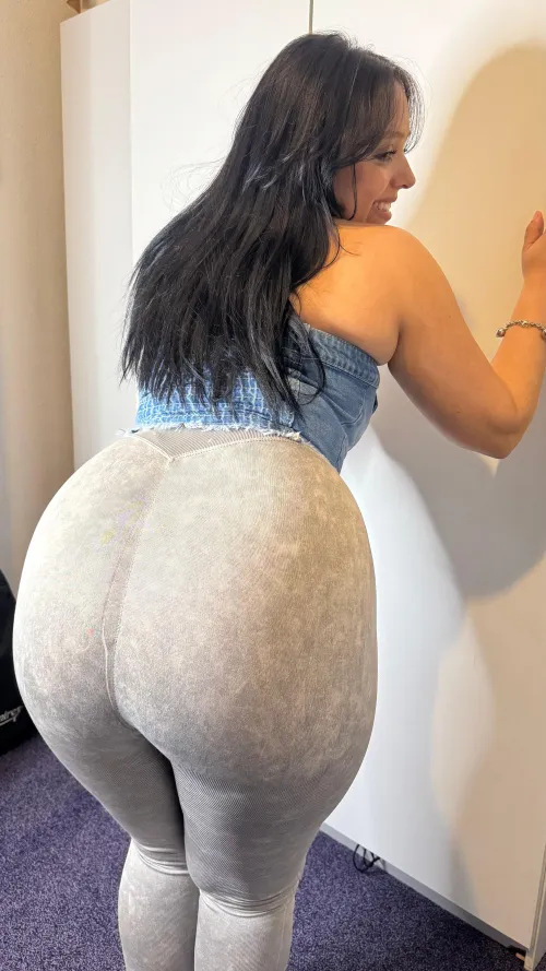 I am mommy with only 24 ys old, but still too naughty and sensual enough. My booty must be tongued today.