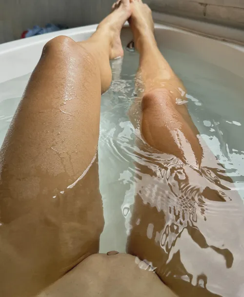 nothing relaxes me like a hot tub