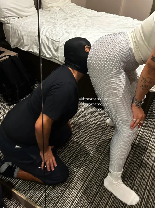 Sniff my crack DEEPLY