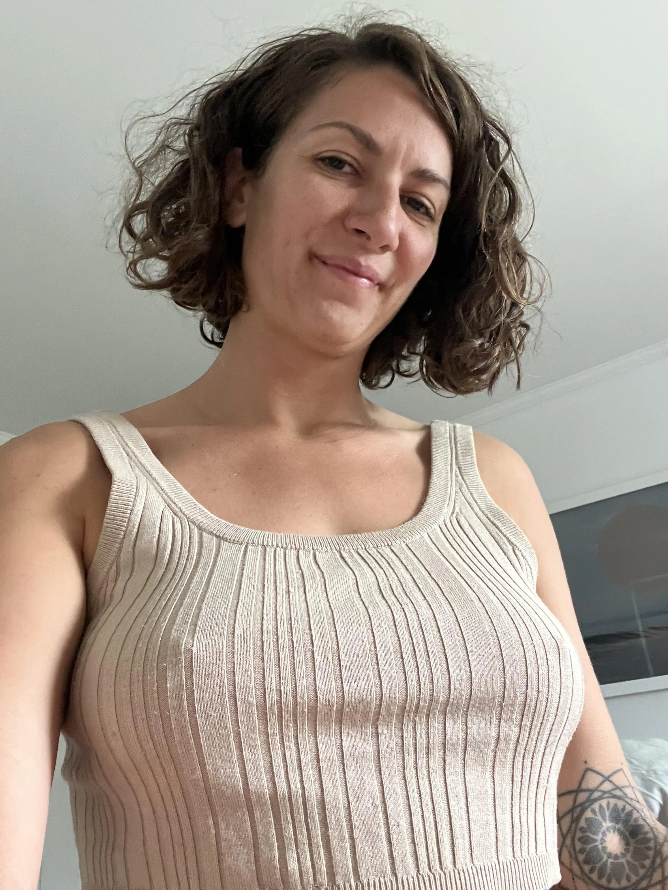 Messy hair, don’t care [f]