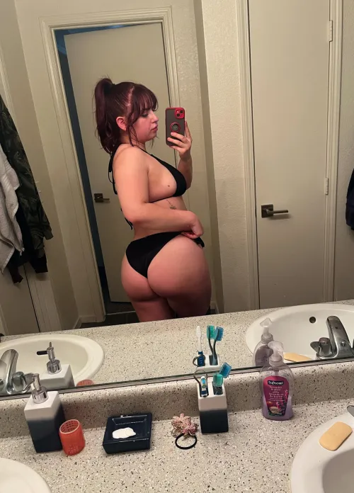 wanna insert something hard in between my cheeks? 🍑