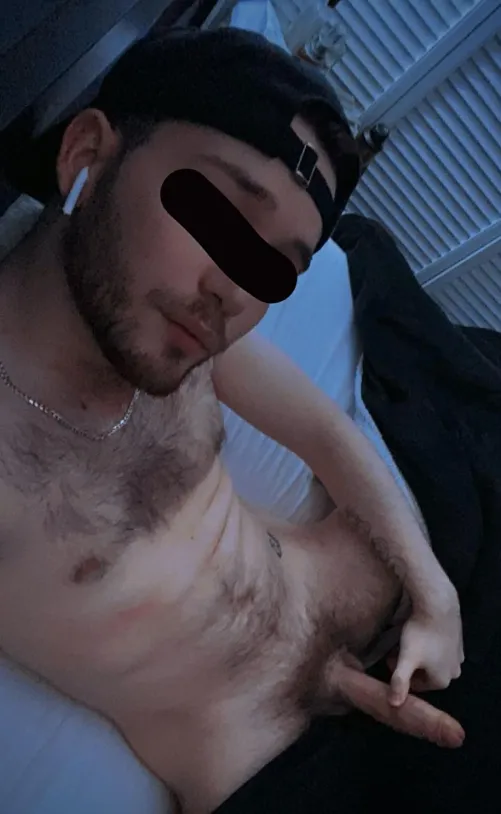 23, hung & horny. looking for older, hit me up @gaymerleo