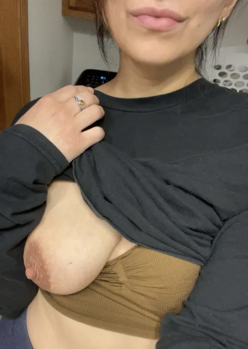 a milfy’s place is on daddy’s lap 😉