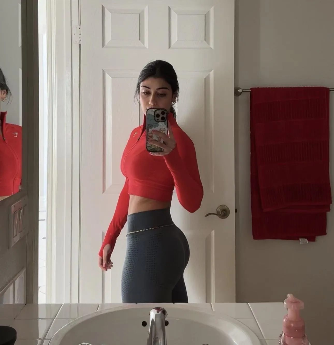 Chat about sara 😅