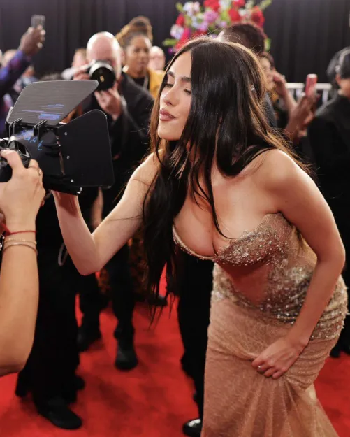 she really said: “😚”.