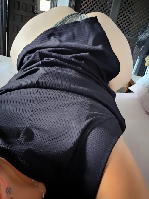 Sexy moms like to feel hands on their waist