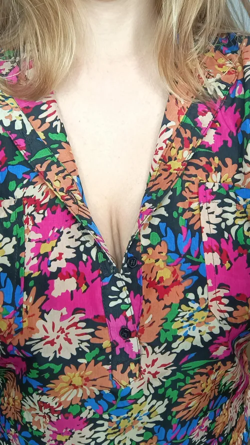 this new silk shirt rubs my nipples very softly and that makes me horny.