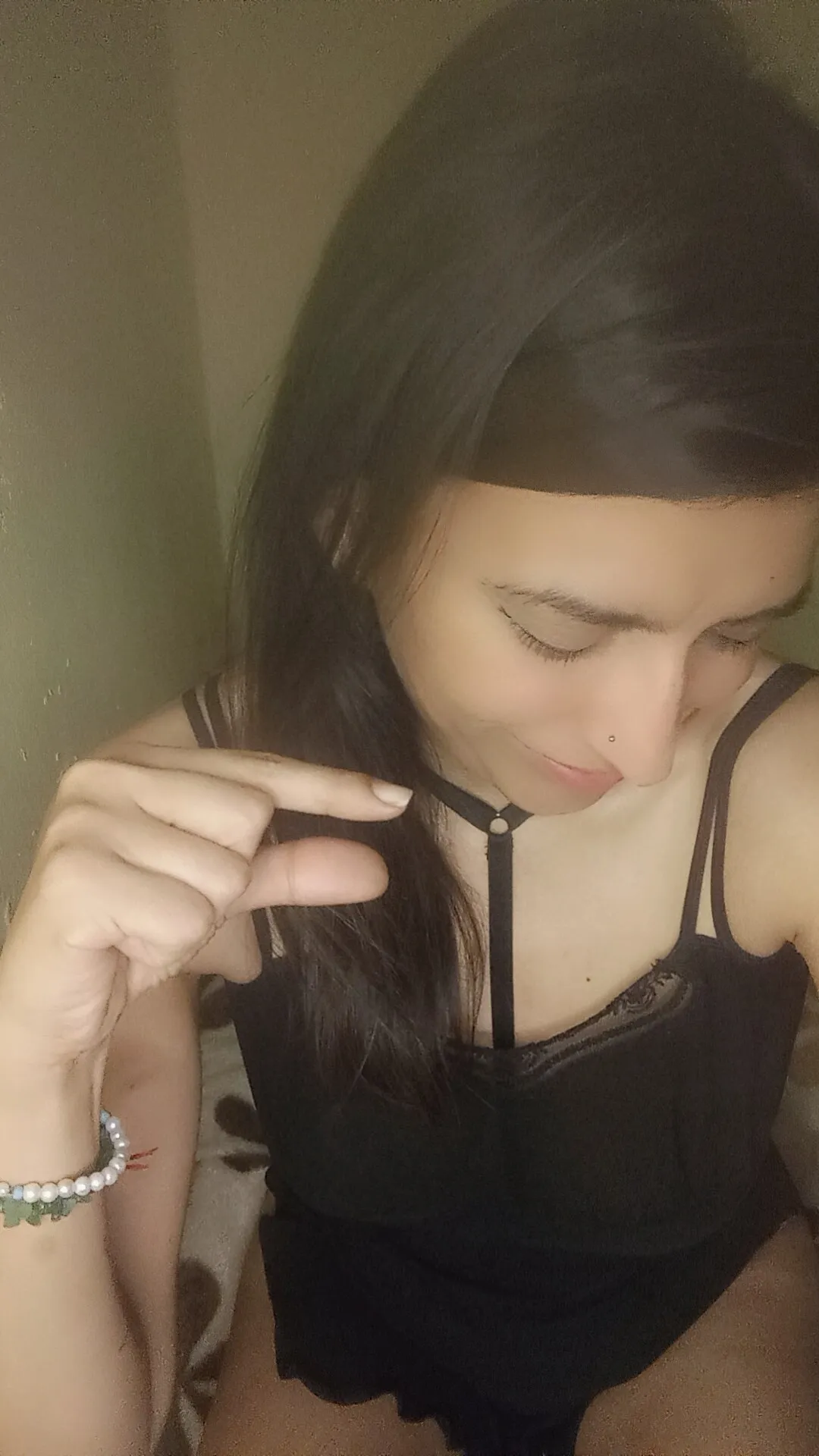 With my friends we can expose and humiliate this little one