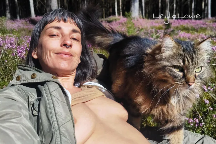 Titties, flowers and kitty in the woods