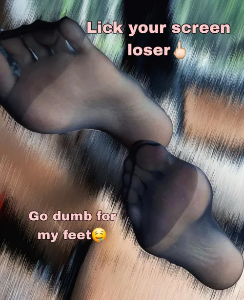 Go dumb for my feet loser 🤤