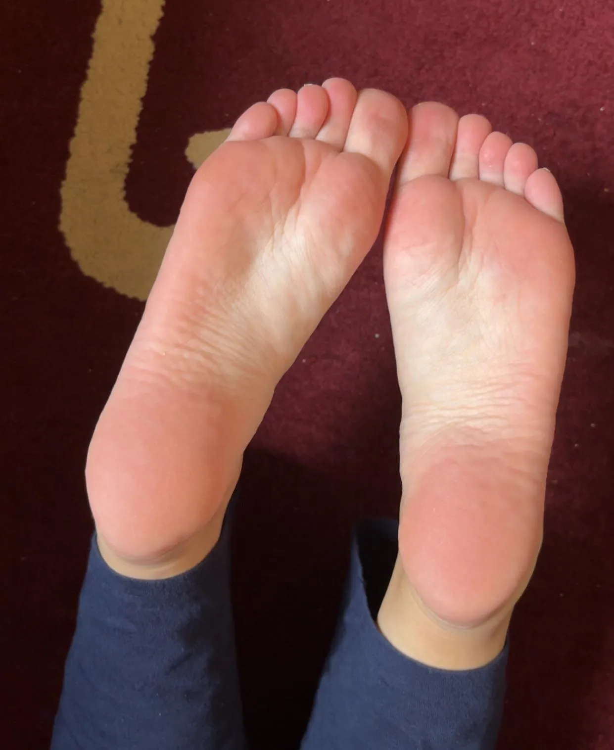 My soles waiting your tongue🦶🏻👅